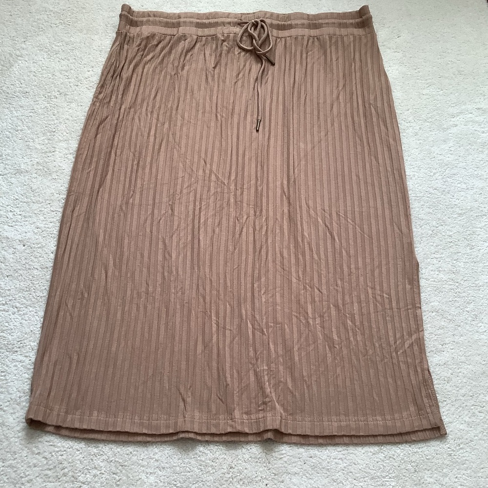EUC Cupcakes and Cashmere Elegant Tan Skirt Ribbed Lightweight Slit XL